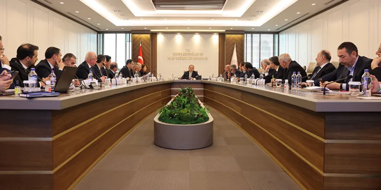 Bakan Özhaseki, ilk toplantısını gerçekleştirdi