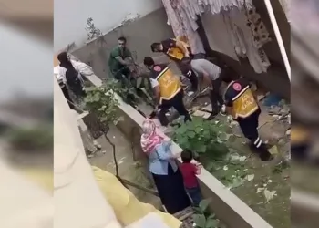 Hırsızlık için çıktığı çatıdan aşağı düştü