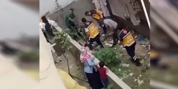 Hırsızlık için çıktığı çatıdan aşağı düştü