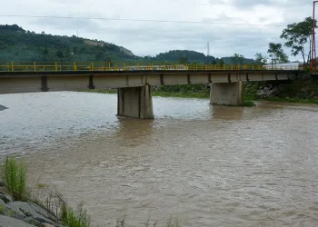 Heyelan nedeniyle yol kapandı
