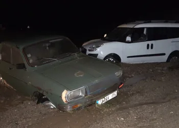 Kırıkkale’de iki araç sele kapıldı