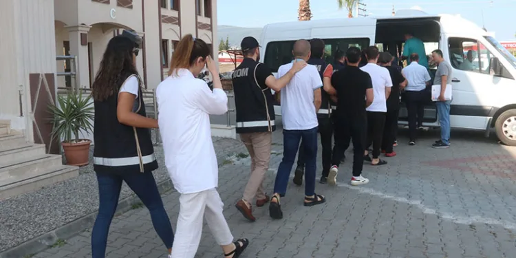 FETÖ üyeleri kaçmaya çalışırken yakalandı