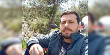 Motosikleti ile araca çarpan sürücü öldü