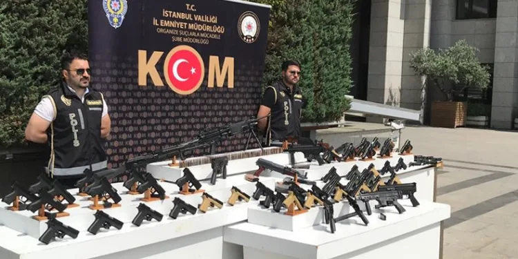 Çetelere silah satan şebeke çökertildi