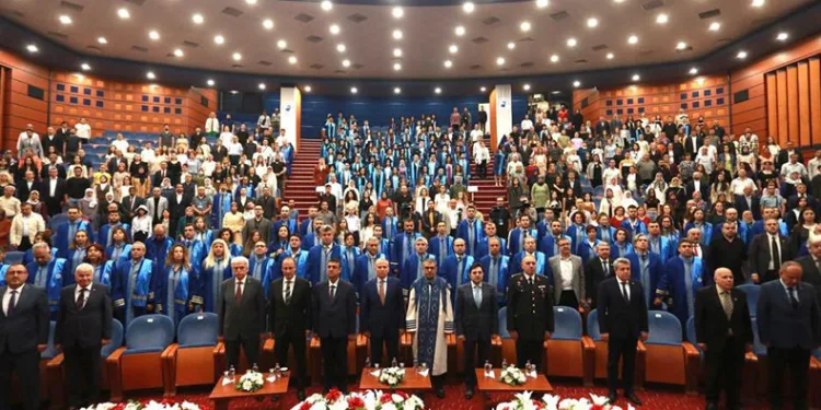 PAÜ’de mezuniyet coşkusu başladı