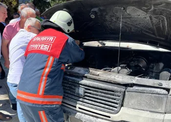 Yanan kamyonete ilk müdahale vatandaştan geldi