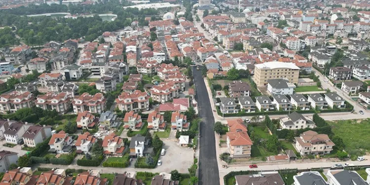 İnegöl park caddesinin asfaltı yenileniyor