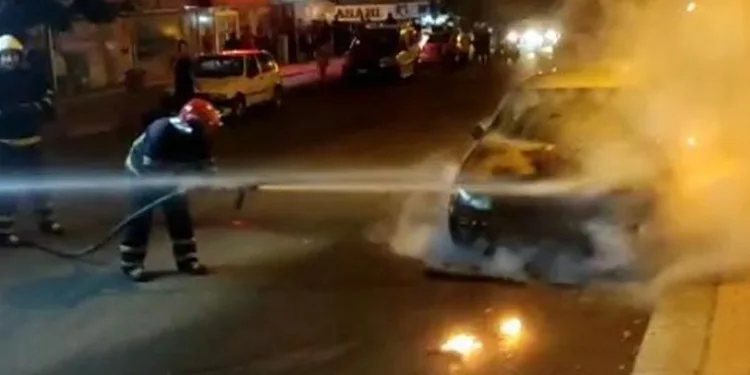 Seyir halindeki araç alev aldı