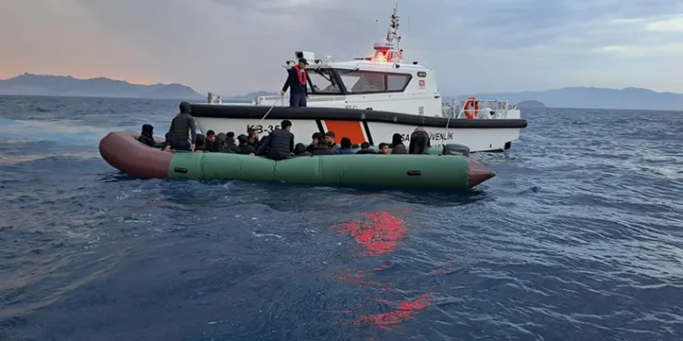 19 düzensiz göçmen kurtarıldı