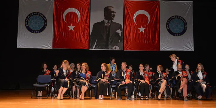 BUÜ’de mezuniyet heyecanı sürüyor