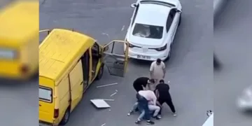 Trafikte yol verme kavgası kamerada