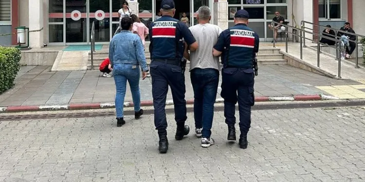 Göçmen kaçakçılığından aranıyordu, yakalandı