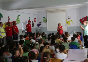 Miniklere deprem eğitimi verildi