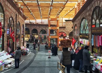 Tarihi Çarşı’da bayram hazırlığı