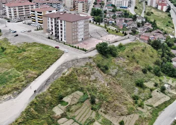 Okul yakınındaki heyelan korkutuyor