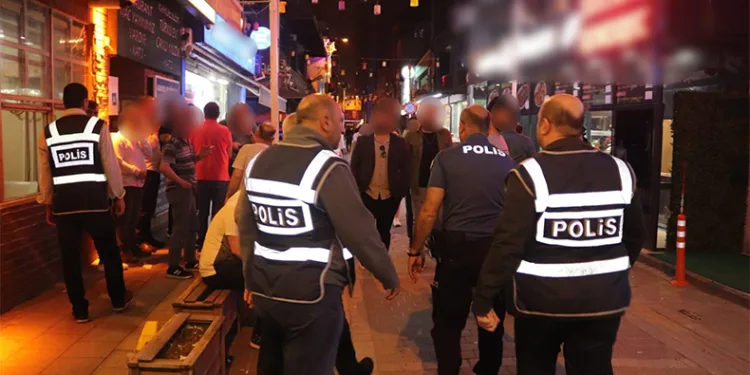 Huzur operasyonunda 10 kişi yakalandı