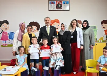 Ana Kucağı öğrencileri karnelerini aldı