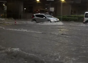 Sağanak zor anlar yaşattı