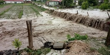 Sel hayatı durma noktasına getirdi