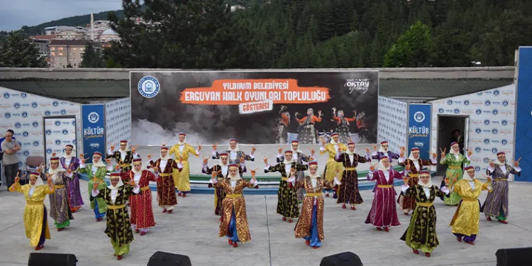Erguvan Bayramı çoşkusu