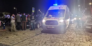 Göğsünden bıçaklanan polis ağır yaralandı