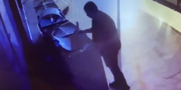 Paketli iki koli sandalye çaldı
