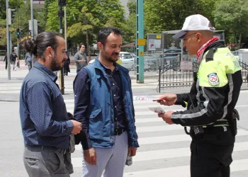 Kurallara uymayan yayalar kazaya davetiye çıkarıyor