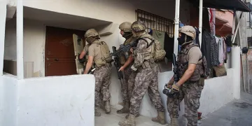 Uyuşturucu satıcılarına şafak operasyonu