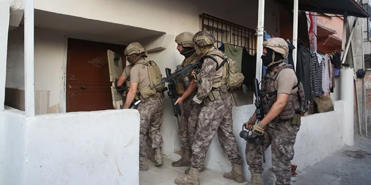 Uyuşturucu satıcılarına şafak operasyonu