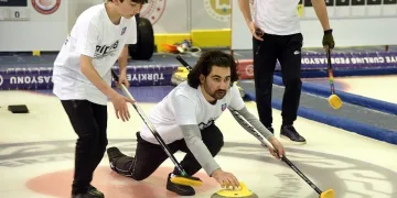 Kars’ta Curling heyecanı