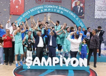 Çayırova Belediyesi 2. Lig’de şampiyon oldu