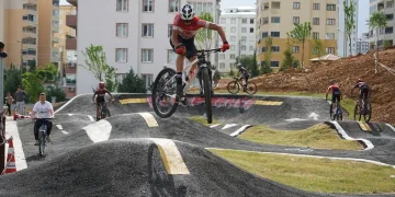 Kahramanmaraşlı Milli pedallar büyükşehirin parkurunda piste çıktı