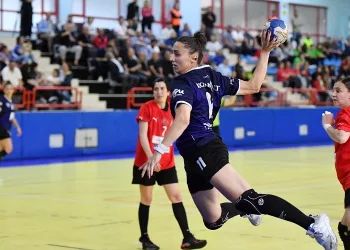 Konyaaltı Belediye SK Kadın Hentbol Takımı iddialı gitti