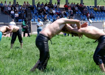 Üniversiteli pehlivanlar, Edirne’de çayıra çıktı
