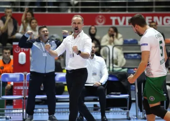 Bursa Büyükşehir Belediyespor Başantrenör Cemal Bora Şensoy’la yola devam edecek