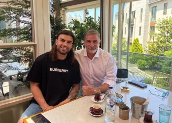 A Milli Takım Teknik Direktörü Stefan Kuntz, Galatasaraylı futbolcu Abdülkerim Bardakcı ile bir araya geldi