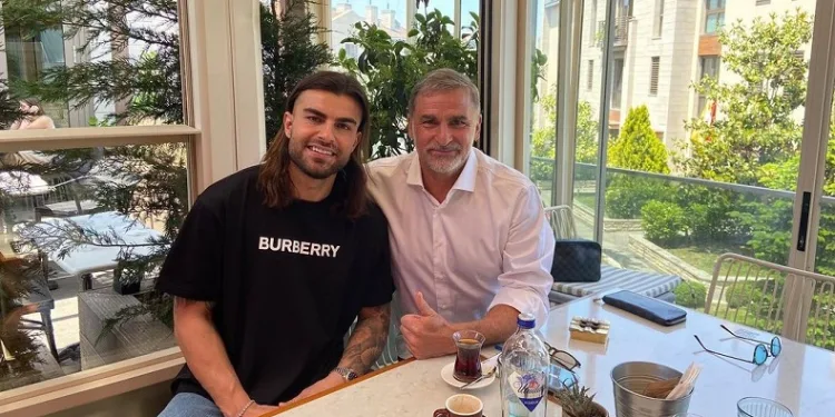 A Milli Takım Teknik Direktörü Stefan Kuntz, Galatasaraylı futbolcu Abdülkerim Bardakcı ile bir araya geldi