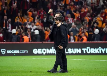 Okan Buruk ve oğlu Ali Yiğit’in şampiyonluk sevinci