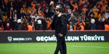 Okan Buruk ve oğlu Ali Yiğit’in şampiyonluk sevinci