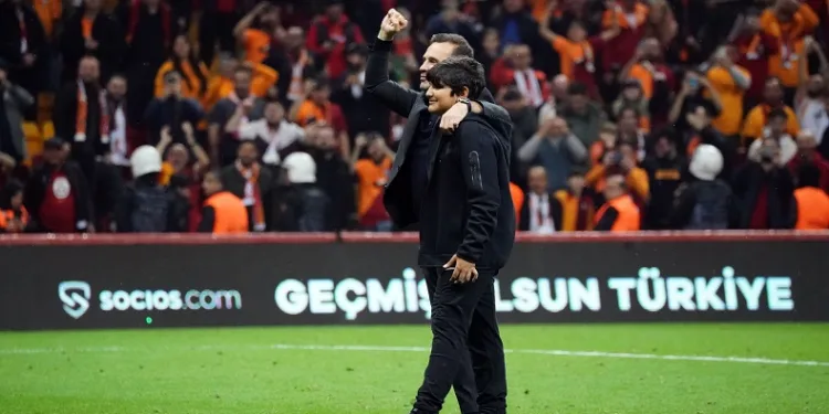 Okan Buruk ve oğlu Ali Yiğit’in şampiyonluk sevinci