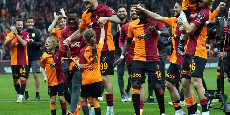 Galatasaray’da hedef şampiyonluğu derbi galibiyetiyle kutlamak