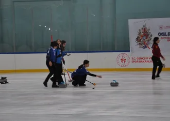 Kars’ta Curling Türkiye Şampiyonası heyecanı