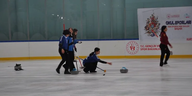 Kars’ta Curling Türkiye Şampiyonası heyecanı