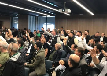Gergin geçen mali genel kurulda Kocaelispor yönetimi ibra edildi