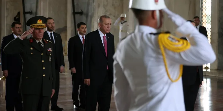 Cumhurbaşkanı Erdoğan’dan Anıtkabir’e ziyaret etti
