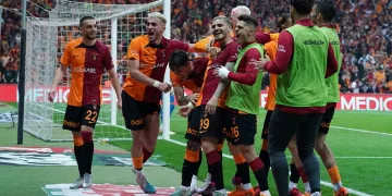 Galatasaray 9 yıl sonra evinde Fenerbahçe’yi mağlup etti