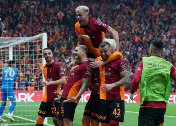 Galatasaray bu sezon iki Fenerbahçe derbisini de kazandı