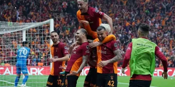 Galatasaray bu sezon iki Fenerbahçe derbisini de kazandı
