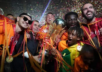 Şampiyon Galatasaray kupasını aldı