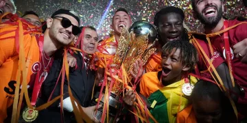 Şampiyon Galatasaray kupasını aldı